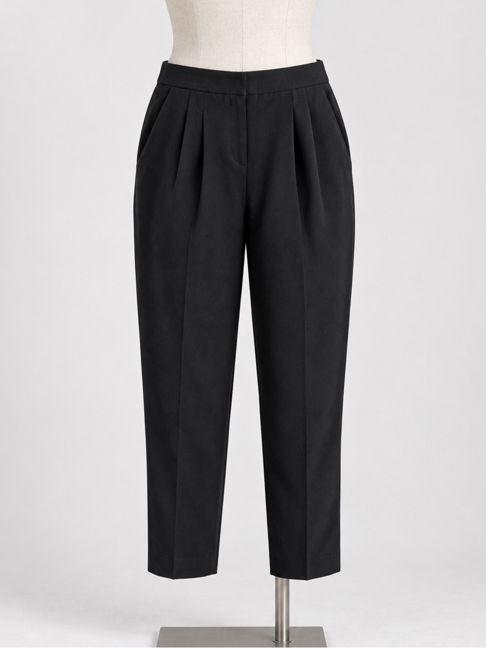 Babaton Aritzia Woman Black Pleated Pull-On Trouser Pants US10 Classic Workwear